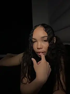 Snapshot of nikkiloveee chatting on February 7, 4:09 am nikkiloveee online show from February 7, 4:09 am