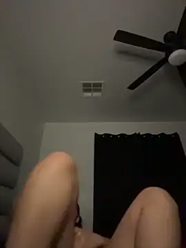 nikkiloveee online show from May 9, 3:54 am