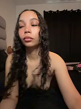 nikkiloveee online show from April 13, 6:34 pm