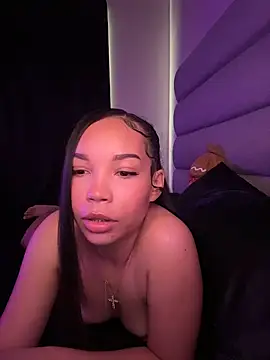 Snapshot of nikkiloveee chatting on February 2, 9:25 pm nikkiloveee online show from February 2, 9:25 pm