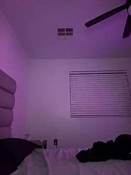 Snapshot of nikkiloveee chatting on February 25, 6:57 am nikkiloveee online show from February 25, 6:57 am