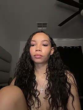 nikkiloveee online show from April 4, 6:58 pm