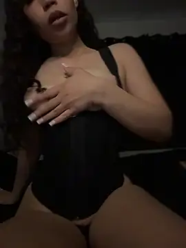 nikkiloveee online show from May 3, 2:05 am