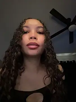 nikkiloveee online show from July 30, 6:18 pm