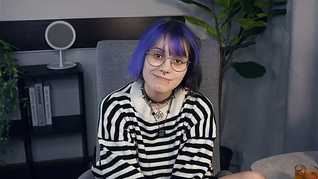 KellePourier online show from October 27, 5:36 pm