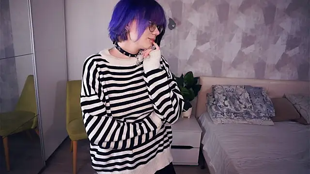 KellePourier online show from October 31, 6:04 pm