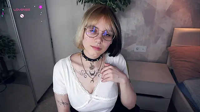 KellePourier online show from February 6, 6:37 pm