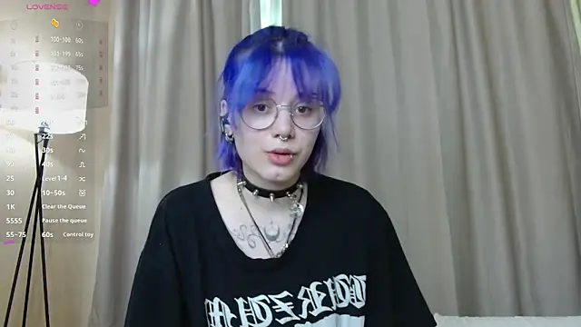 KellePourier online show from April 17, 6:05 am