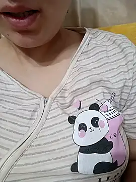 Snapshot of Emily__love chatting on December 4, 3:05 am Emily love online show from December 4, 3:05 am