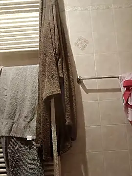 Snapshot of Pinos8700 chatting on October 30, 10:17 pm Pinos8700 online show from October 30, 10:17 pm