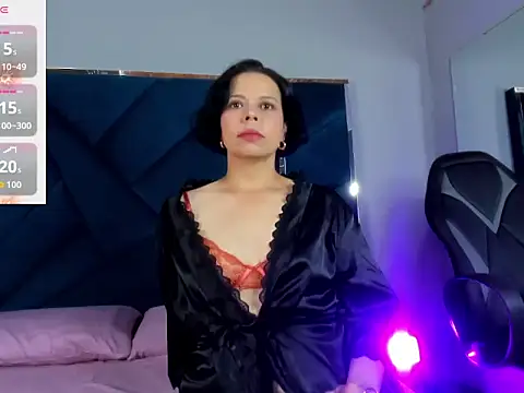 Snapshot of LunaaMorelli chatting on November 1, 3:46 am LunaaMorelli online show from November 1, 3:46 am