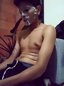 SkinniYamo online show from May 20, 3:58 am