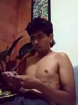 SkinniYamo online show from June 3, 2:56 am