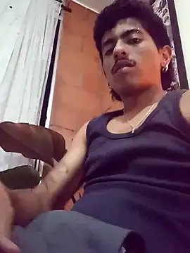 SkinniYamo online show from April 23, 3:13 am
