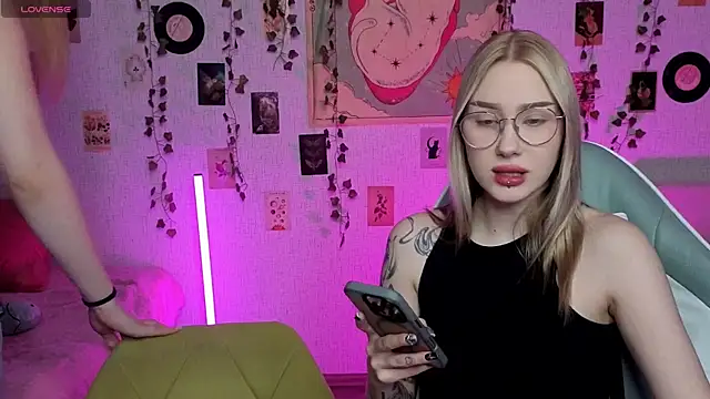 Snapshot of _kitEkat__ chatting on October 26, 8:42 pm  kitEkat   online show from October 26, 8:42 pm
