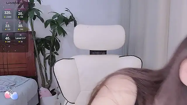 Snapshot of Tangt- chatting on December 3, 2:45 am Tangt- online show from December 3, 2:45 am