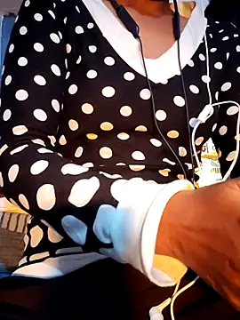 Hot-Rubyy online show from December 2, 3:58 pm