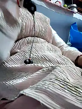 Hot-Rubyy online show from April 2, 5:19 pm