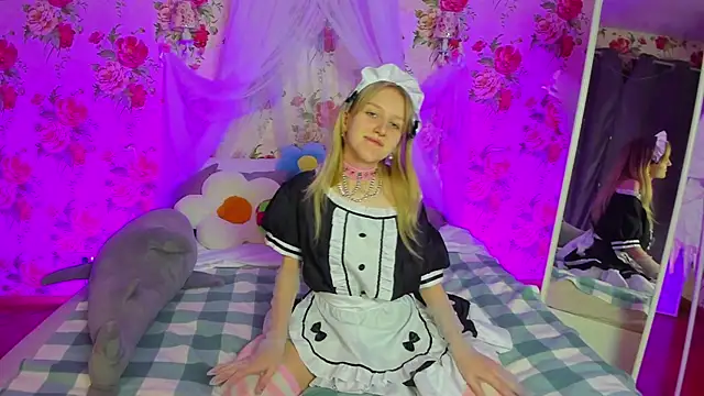 Snapshot of KissChristie__ chatting on November 7, 7:18 pm KissChristie online show from November 7, 7:18 pm