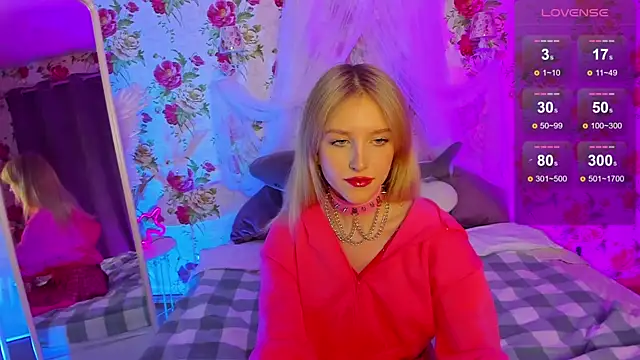 Snapshot of KissChristie__ chatting on November 22, 7:13 pm KissChristie online show from November 22, 7:13 pm