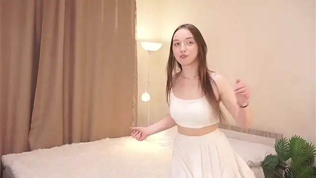 LeonaBelhumeur online show from October 29, 12:37 pm