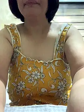 Snapshot of sweetyjhones chatting on December 16, 11:42 pm sweetyjhones online show from December 16, 11:42 pm