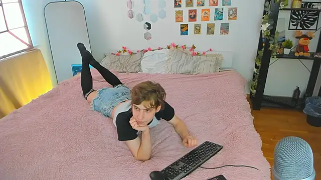 AvenGlow online show from March 29, 5:53 am