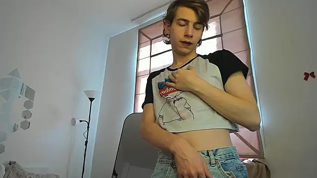 AvenGlow online show from March 31, 6:15 am