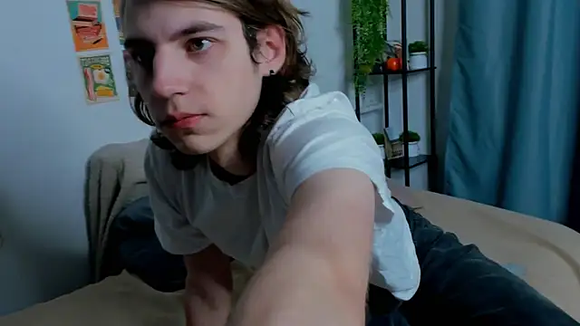 Snapshot of AvenGlow chatting on February 16, 5:17 am AvenGlow online show from February 16, 5:17 am