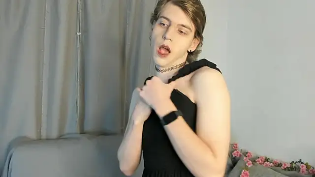 Snapshot of AvenGlow chatting on February 27, 8:41 pm AvenGlow online show from February 27, 8:41 pm