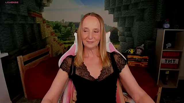 ScarlettPalmer online show from May 2, 9:36 am