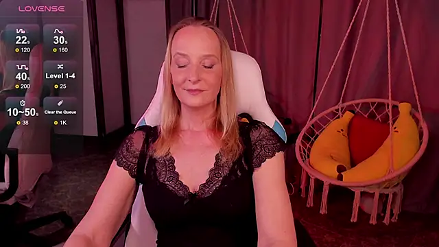 ScarlettPalmer online show from April 3, 12:11 pm