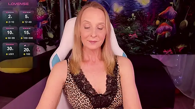 Snapshot of ScarlettPalmer chatting on June 17, 10:58 am ScarlettPalmer online show from June 17, 10:58 am