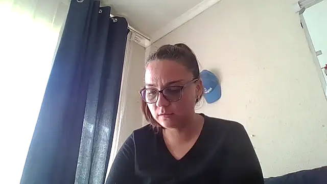 Snapshot of lilMissMarli chatting on July 15, 9:27 am lilMissMarli online show from July 15, 9:27 am