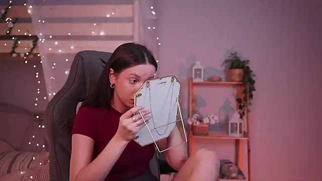 EmilyWade online show from January 14, 9:02 am