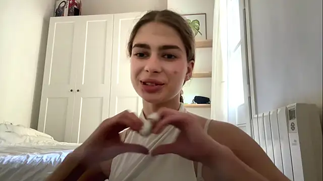 EastLuna online show from April 25, 4:04 pm