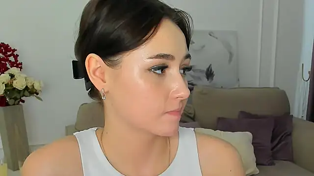 Snapshot of MakeYoueHappy chatting on November 15, 4:49 am MakeYoueHappy online show from November 15, 4:49 am