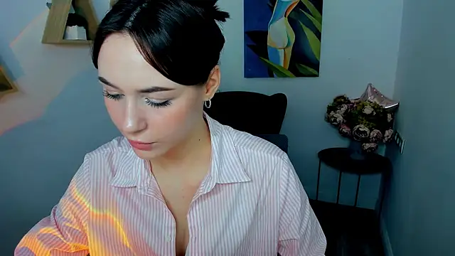 MakeYoueHappy online show from March 31, 7:38 pm