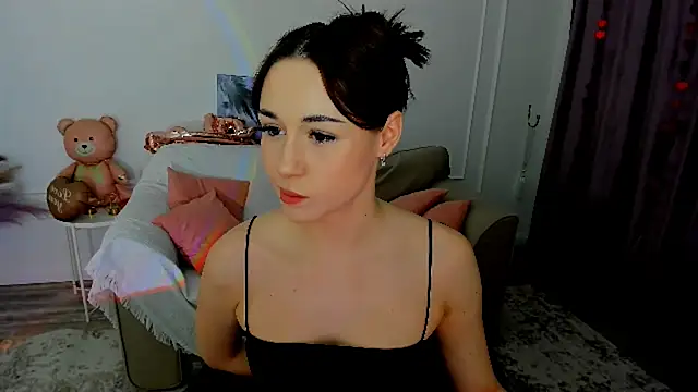 MakeYoueHappy online show from February 26, 7:36 pm