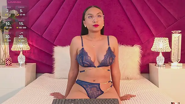 Snapshot of MiahDiRose chatting on October 28, 12:48 pm MiahDiRose online show from October 28, 12:48 pm