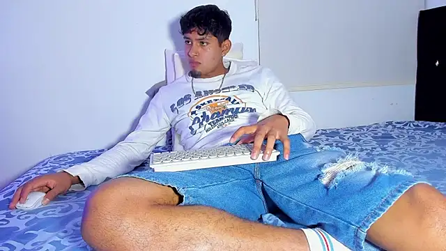 Dominic King online show from December 1, 1:39 am