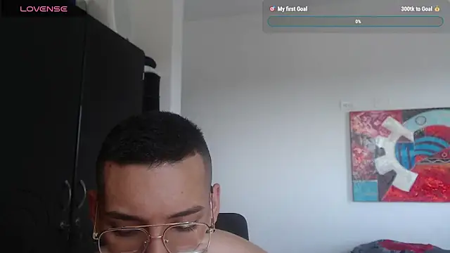 Snapshot of LucaVanden chatting on October 28, 2:05 pm LucaVanden online show from October 28, 2:05 pm