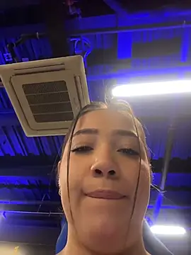 Hannahpradaa  online show from November 27, 7:47 pm