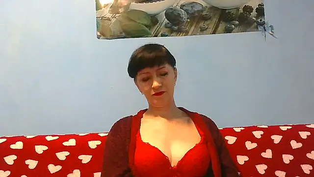 Snapshot of IffetLove42 chatting on June 4, 7:35 am IffetLove42 online show from June 4, 7:35 am