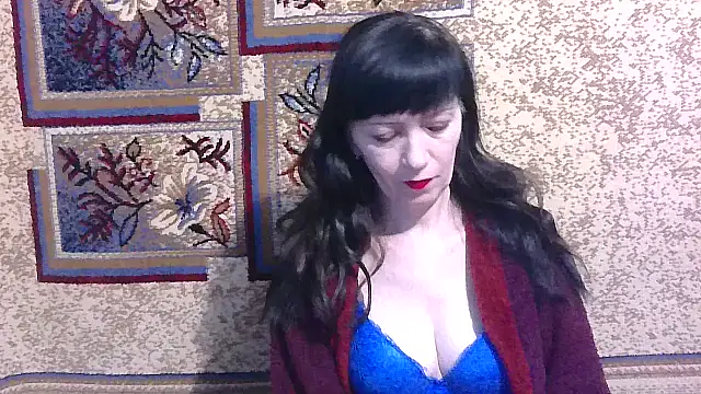 IffetLove42 online show from March 5, 8:05 pm