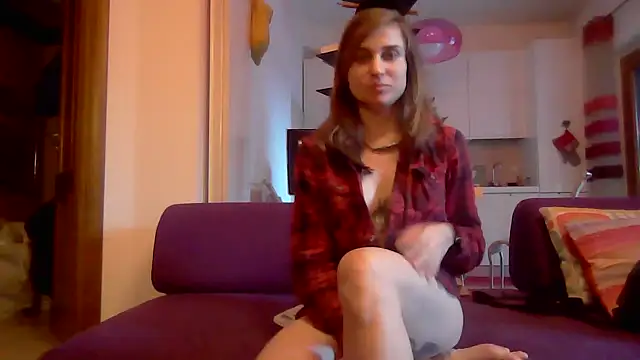 SinnEmily online show from February 5, 3:30 pm