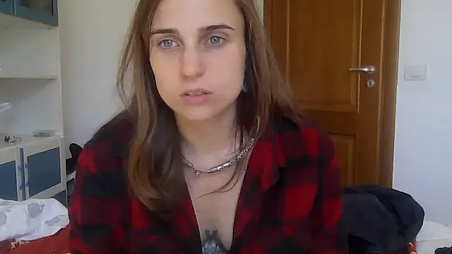 SinnEmily online show from April 8, 9:00 am