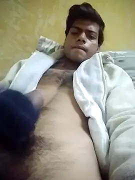 Snapshot of Luckysucks chatting on December 15, 3:56 am Luckysucks online show from December 15, 3:56 am