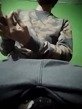 Snapshot of Luckysucks chatting on November 9, 2:43 pm Luckysucks online show from November 9, 2:43 pm