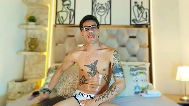 Andrew Haalls online show from December 19, 8:44 pm